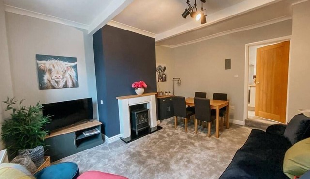 LITTLE RED HOLIDAY HOME/Luxe 2 bed accommodation in Halifax/West Yorkshire