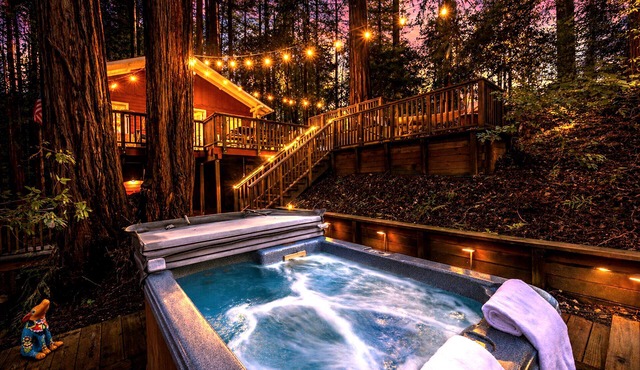 Little Red House – Fun Cabin Hot Tub Near Russian River Golf Dog-OK