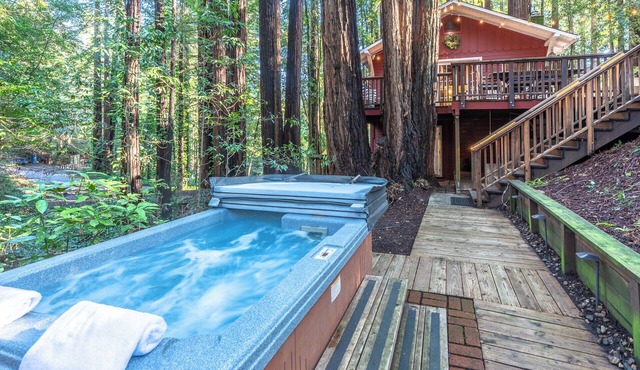 Little Red House Plus~Restful Redwood Cabin HtTb/Pup-Valentine's & Pres Week