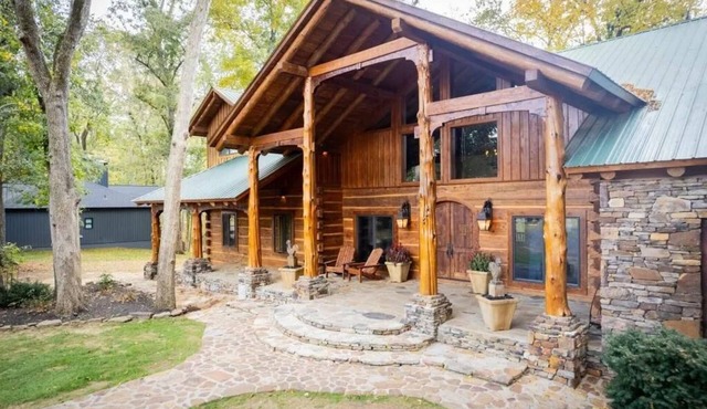 Little Red River Lodge - NEW RENTAL!