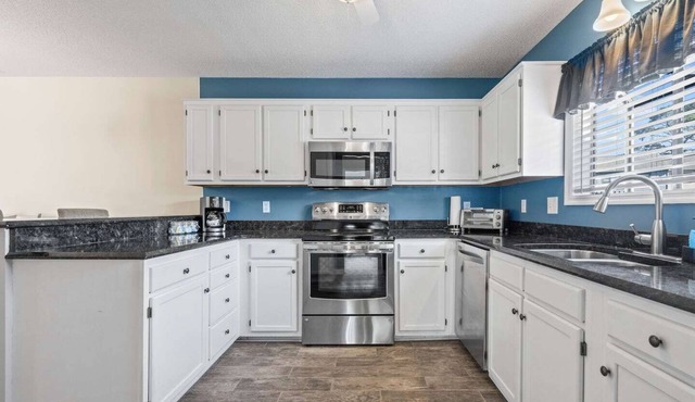 Little River-Condo-Sleeps 10 by Hostique