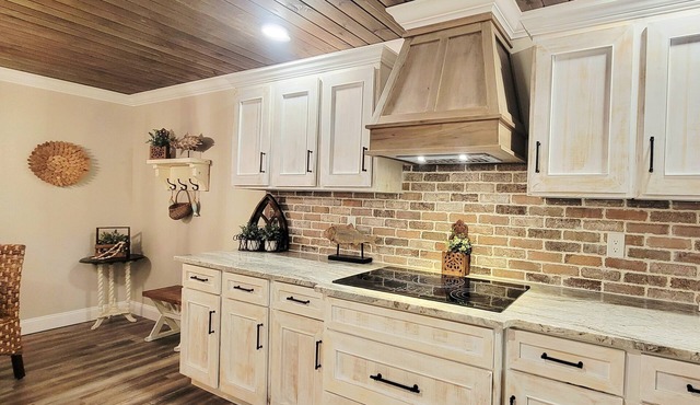 "Little River Lodge" on Weiss Lake, Private Dock. Crappie Capitol of the World.