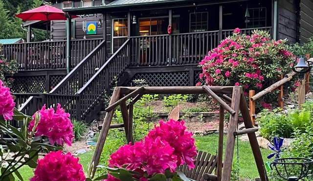 Little River Waterfront Cozy Cabin