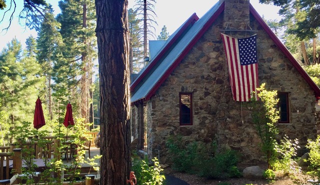 Little Rock Cabin Tahoe City- Hot Tub, Pet Friendly, 1/2 mile walk to Lake Tahoe
