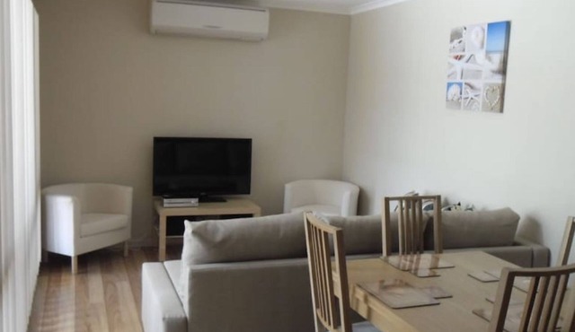 Little Sanctuary Your Perfect Getaway, A Short Stroll to Palm Beach