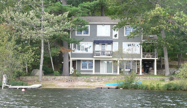 Little Sebago Getaway: 4 BR, 2 BA House in Raymond, Sleeps 9