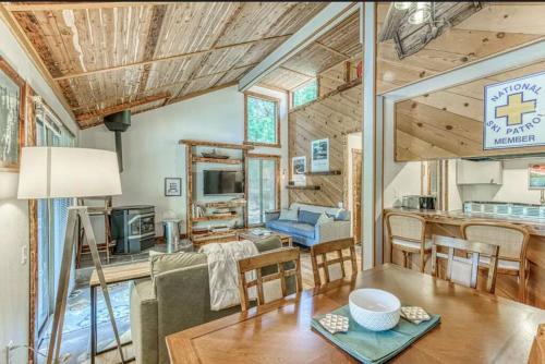 Little Ski Lodge-Across from Spa & Sauna
