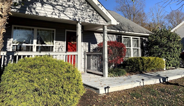 Little Slice of Heaven Cottage-Stunnig View and Hot Tub
