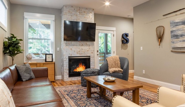 Little Sparrow | Newly-Built, Pet-Friendly Villa in Asheville with Hot Tub