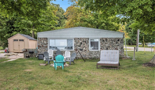 Little Stone Cottage in Onekama