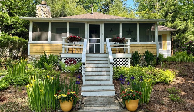 Little Stuga - Cute cottage - minutes from downtown and Oval Beach!