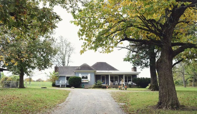 Little Sugar Farmhouse. an Idyllic Creekside retreat on a heritage farm