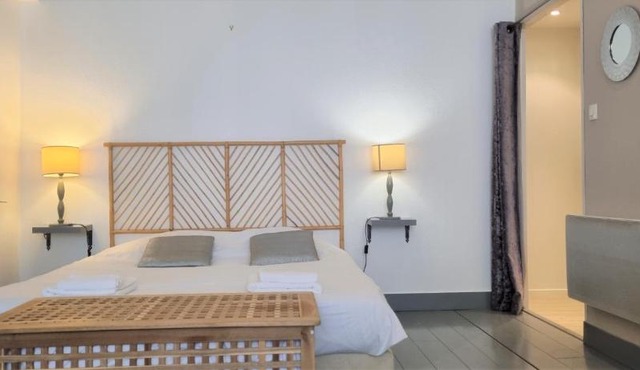 Little Suite - Suzanne