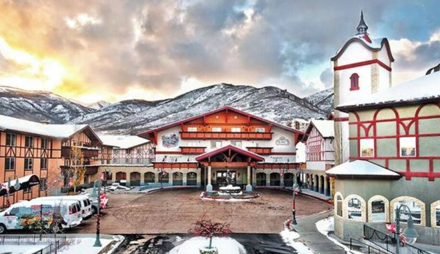 'LITTLE SWITZERLAND' ZERMATT RESORT TOWNHOME - POOL - SPA - SKIING