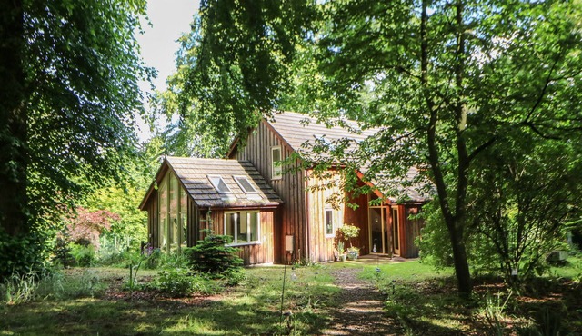 LITTLE TREASURE COTTAGE, pet friendly in Appleby-In-Westmorland