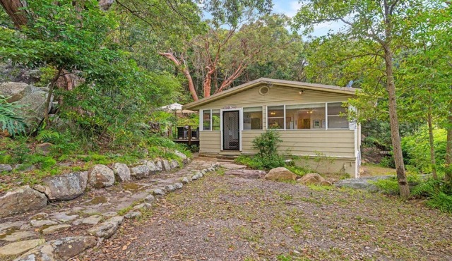 Little Tara by HolidayCo.