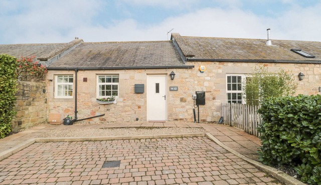 LITTLE TERN, pet friendly, with a garden in Seahouses