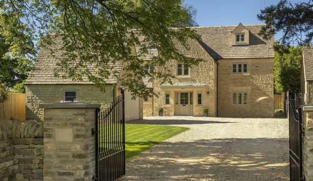 Little Tithe, Set back from the road at the end of a private gated gravel driveway