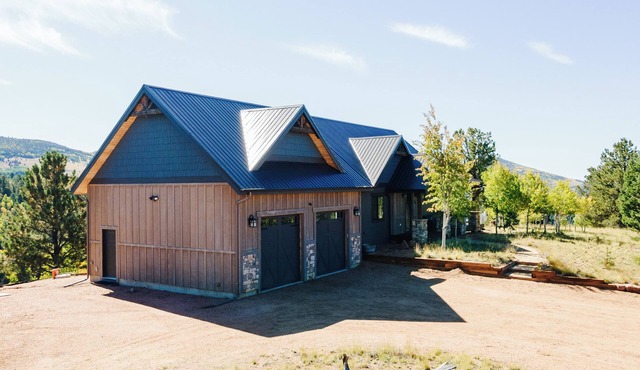 Little Topsey Modern Mountain Cabin - Custom Home - Hot Tub - Mountain Views