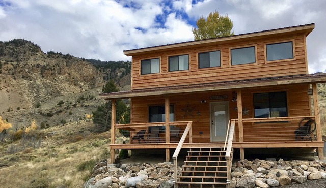 Little Trail Creek Cabins 10acre horse ranch overlooking YNP 5mins 2 hot springs