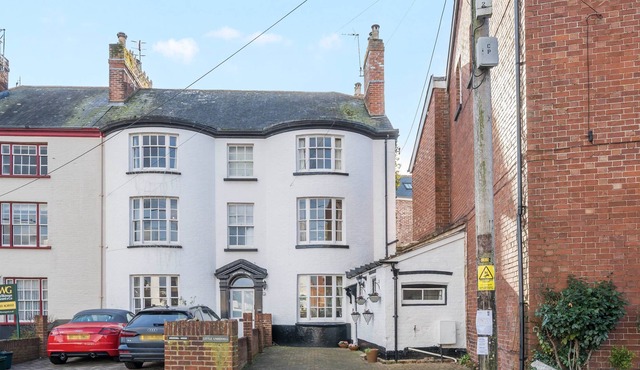 LITTLE UNDERHILL, pet friendly, luxury holiday cottage in Lympstone