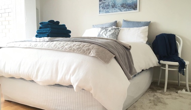 Little Vella, 2 Bedroom 1 bathroom. Secure parking. Free WIFI. Immaculate clean