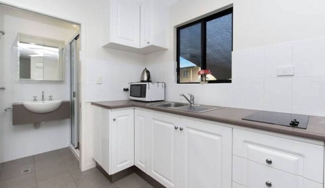 Little Villa | Secure and Central Townsville*FULLY SERVICED and FURNISHED*