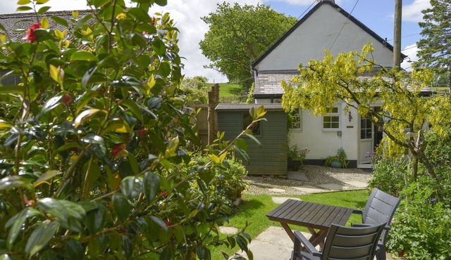 LITTLE WEEK COTTAGE, pet friendly in Bridestowe, Nr Lydford