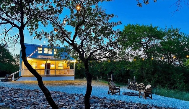 Little White Barn - Private 20 Acre Escape w/Pond
