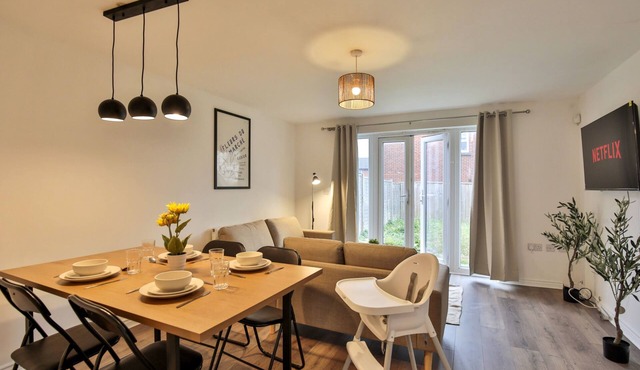 Littlebrooke House, Bolton, Free Parking