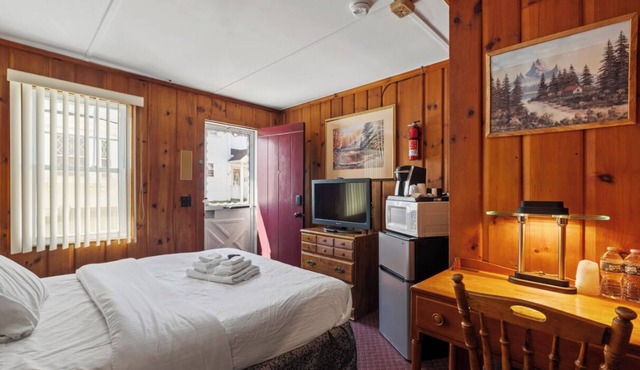 Littleton Motel - Queen Room