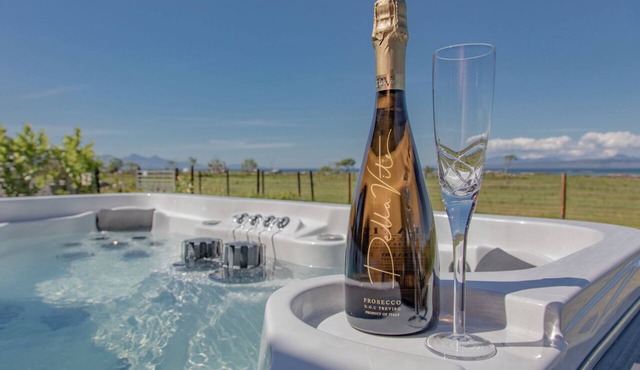 Litua self-catering in Arisaig with stunning sea views, a hot tub & dog-friendly