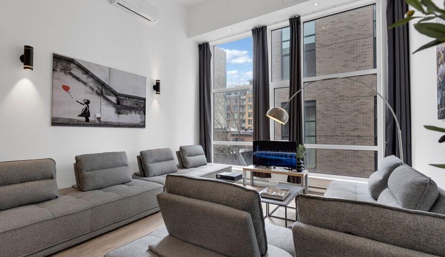 LiV MTL | Downtown Spacious Duplex F1 Grand Prix