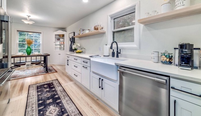 Live and Work in Modern Farmhouse Comfort!