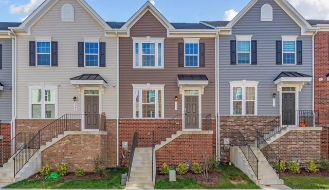 Live Comfortably: Flexible Long-Term Housing for Insurance & Traveling Pros Now!