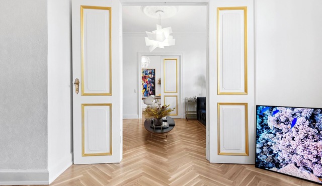 Live in a 5 star apartment on the famous main shopping street "Strøget"