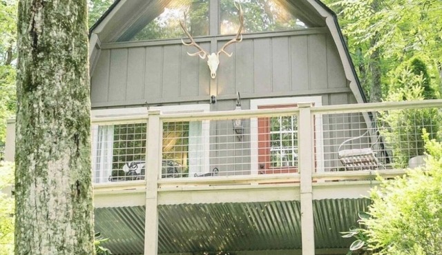 Live-in Art Gallery in Downtown Highlands/Walk to Main Street/Mountain Views