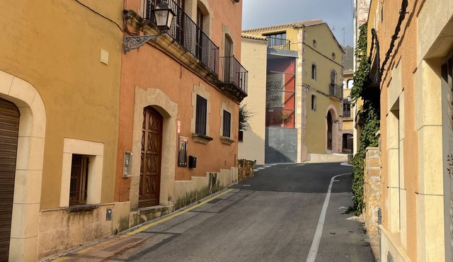Live in the Old Town of Altafulla, 900m from the beach