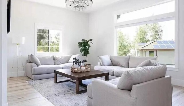Live it Up! Pure Lux W Private Pool/Spa & Game Center!