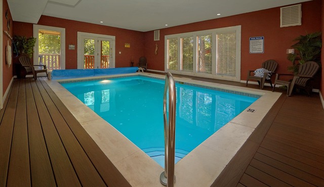 Live, Laugh, Love Pool Lodge: Indoor Pool, Theater