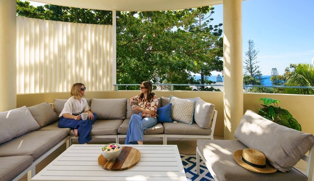 Live like a local In The Heart of Moffat Beach