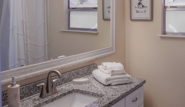 Live Like a Local in Lakeland’s Coziest Bungalow- Foosball, Fountain & Fast WiFi