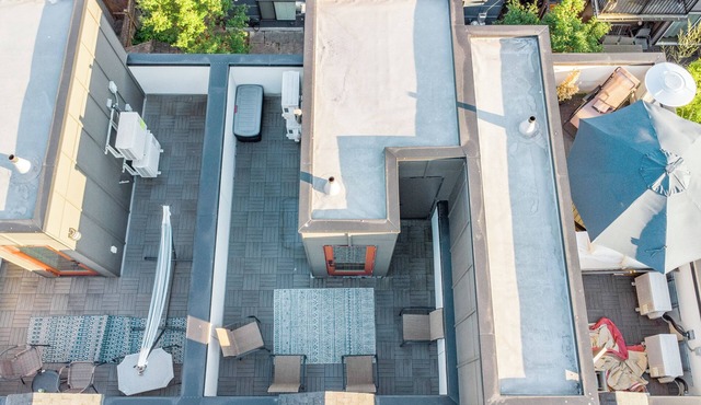 Live like a local in pet-friendly Ballard Townhome