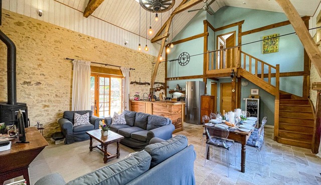 Live like a local in the Dordogne Valley! Castles, gourmet food, wine & history
