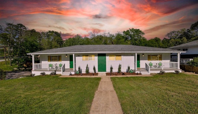 Live Like a Local | North Chattanooga Stay (left unit)