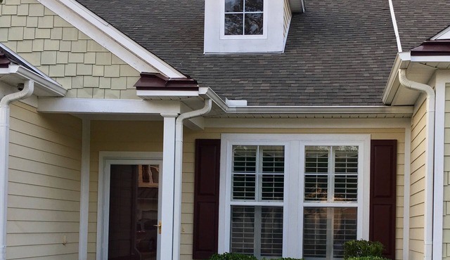 LIVE LIKE A LOCAL! AFFORDABLE, IMMACULATE TOWNHOME SUITABLE FOR YOUR FAMILY!
