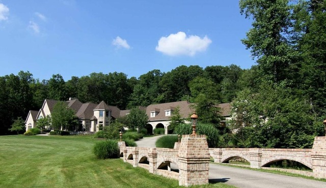 Live Like Royalty in Auvignon - A private Luxury Estate Nestled in the Woods