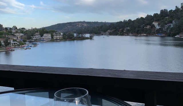Live❤️Love- LAKE TULLOCH Waterfront Condo! Swim, fish, paddleboard & kayak! 😃FUN