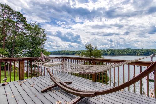 Live Luv Lake, Hot Tub, Private Boat Dock, WIFI,560 FREE tickets each paid day