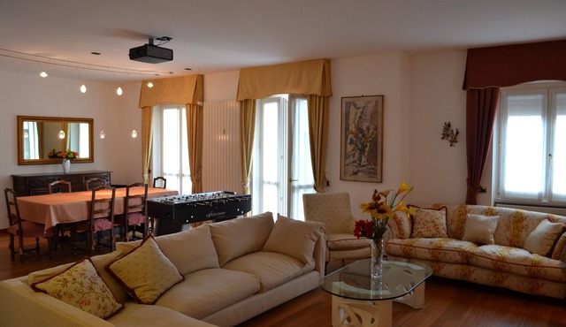 Live Luxuriously in Milan: 4BR/4BA Apartment w/Triple Kitchen & Living Room